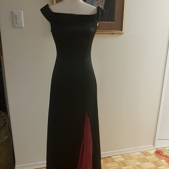 Formal satin fitted long dress - Picture 4 of 4
